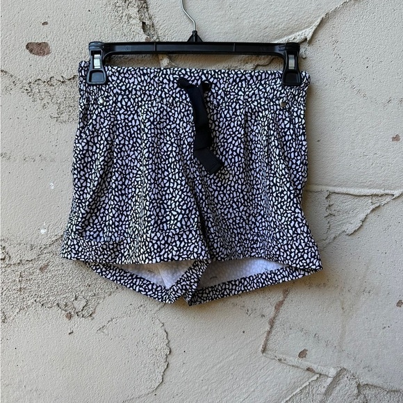 Lululemon Spring Break Away Short  Miss Mosaic Black Size 2 - Picture 2 of 9